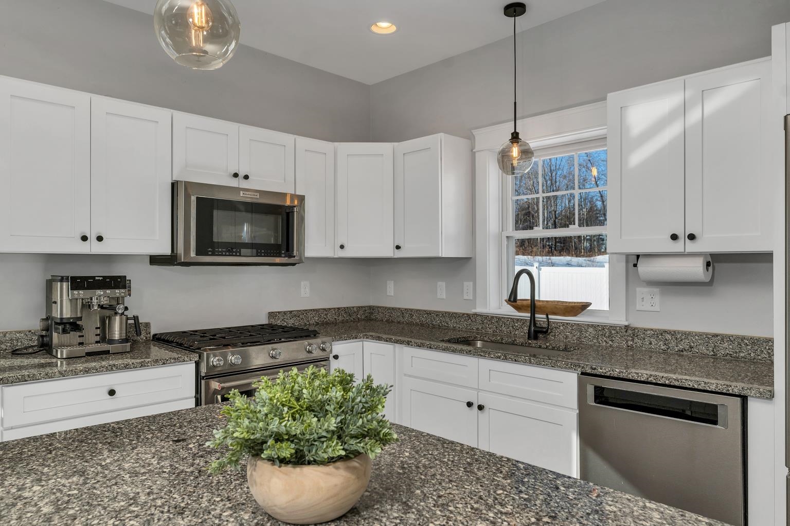 123 Fillmore Boulevard Rochester, NH 03867 - Photo 3 of 34 Gallery Image 3