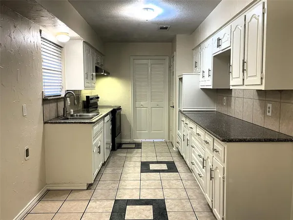 $2,450 | 804 Lake Highlands Drive, Allen, TX 75002