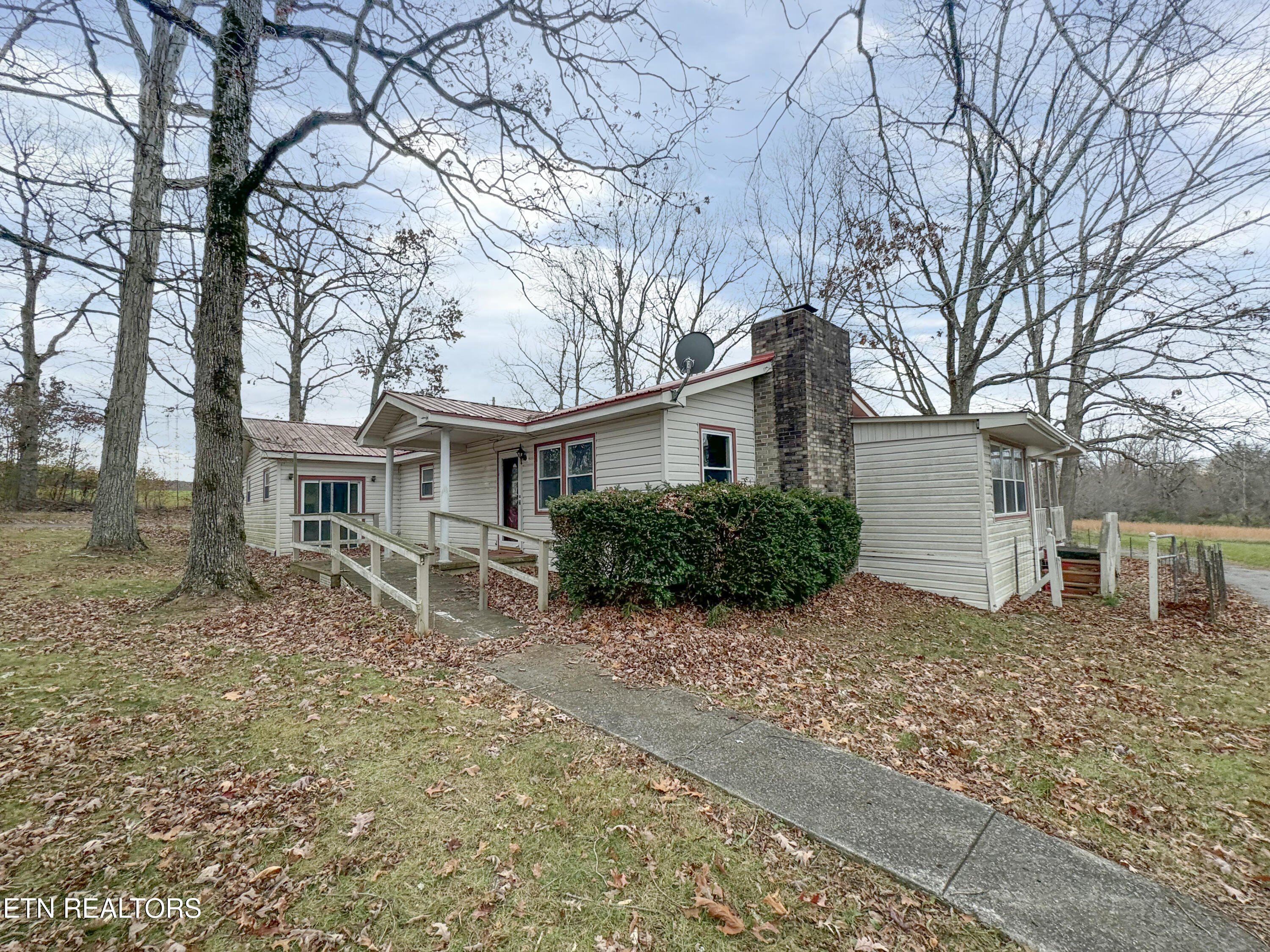 163 Drew Howard Road Crossville, TN 38571 - Photo 2 of 22 IMG_0458