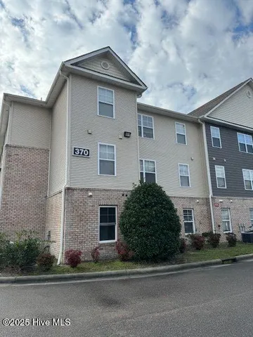 $1,950 | 370 South Kerr Avenue, Unit 305, Wilmington, NC 28403