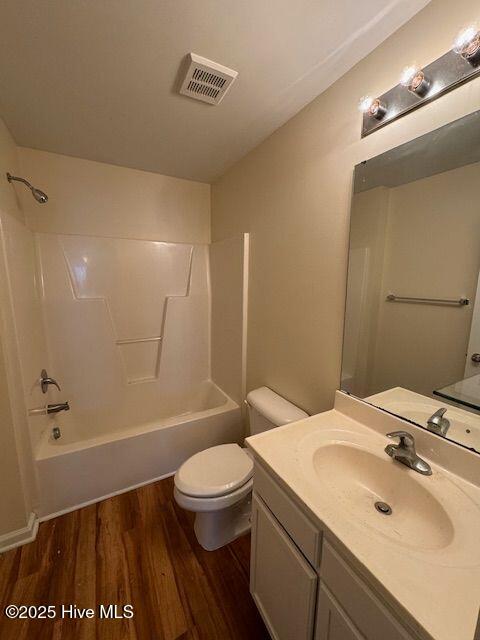 370 South Kerr Avenue, Unit 305 Wilmington, NC 28403 - Photo 5 of 13 original (4)
