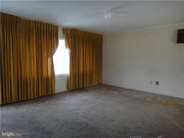 92 Indian Red Road Levittown, PA 19057 - Photo 3 of 14 Gallery Image 3