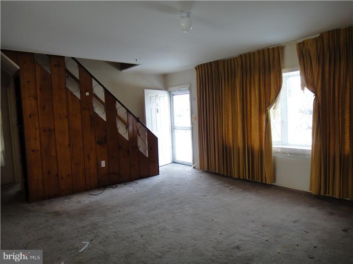 92 Indian Red Road Levittown, PA 19057 - Photo 4 of 14 Gallery Image 4