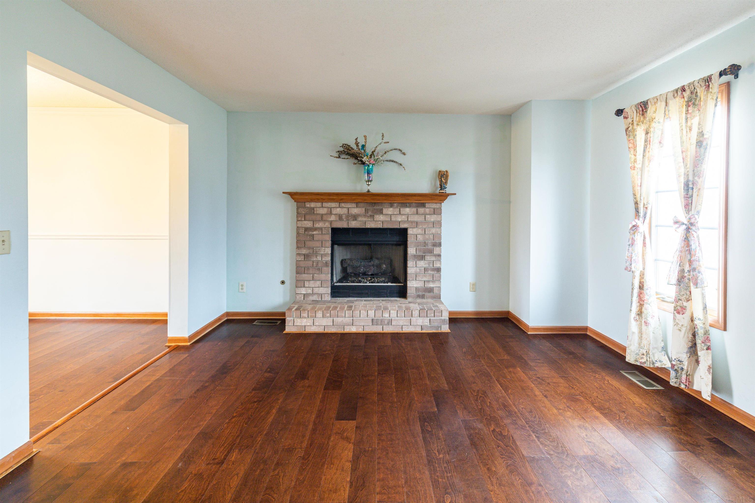 7925 Cooper Point Run Fort Wayne, IN 46835 - Photo 5 of 27