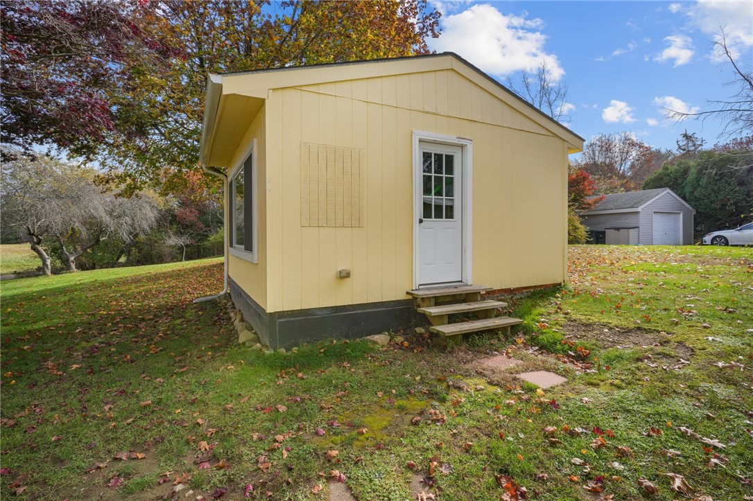 115 Colvintown Road Coventry, RI 02816 - Photo 8 of 32