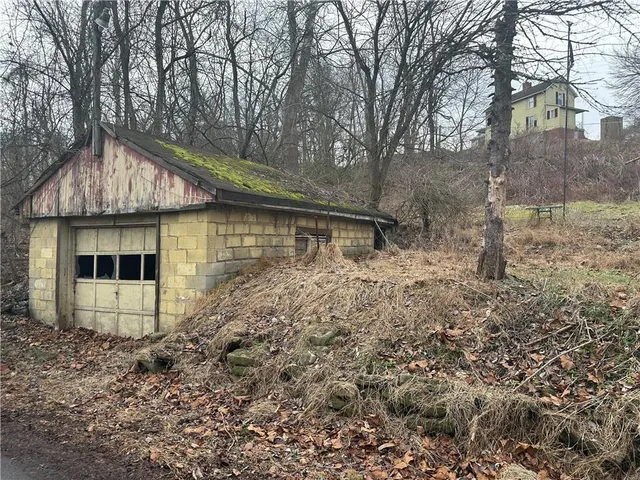 $29,900 | 866 Florence Street, La Belle, PA 15450