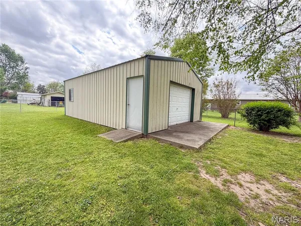 $210,000 | 903 Glenn Drive, Sikeston, MO 63801