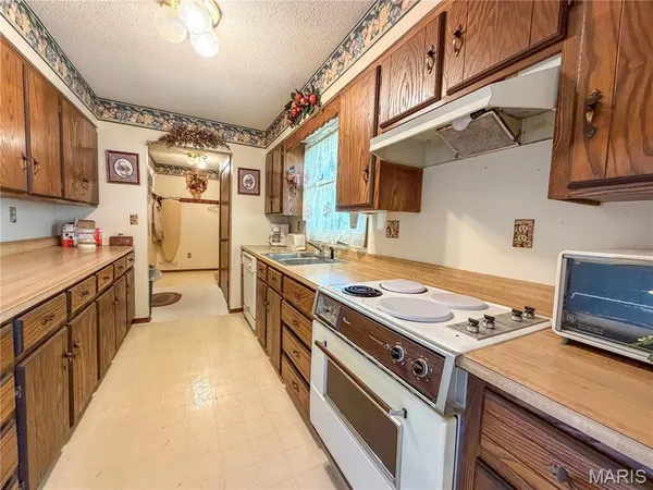 $210,000 | 903 Glenn Drive, Sikeston, MO 63801