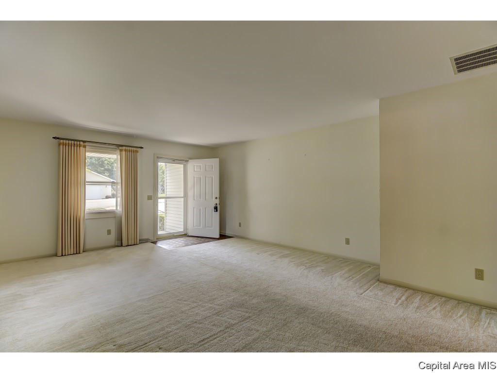 101 Norwalk Road Springfield, IL 62704 - Photo 3 of 36