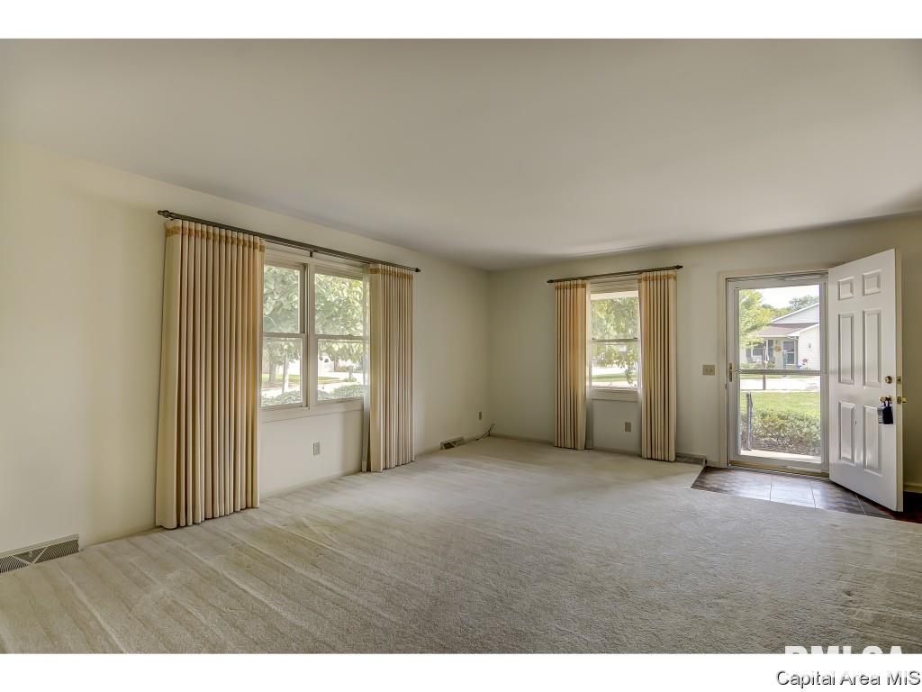 101 Norwalk Road Springfield, IL 62704 - Photo 4 of 36