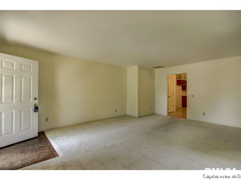101 Norwalk Road Springfield, IL 62704 - Photo 6 of 36