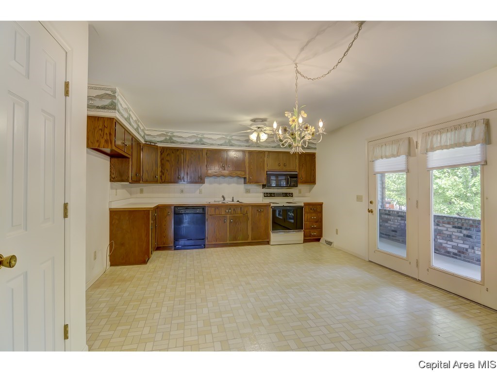 101 Norwalk Road Springfield, IL 62704 - Photo 7 of 36