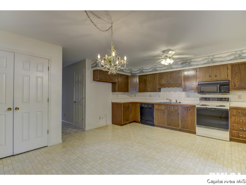 101 Norwalk Road Springfield, IL 62704 - Photo 8 of 36