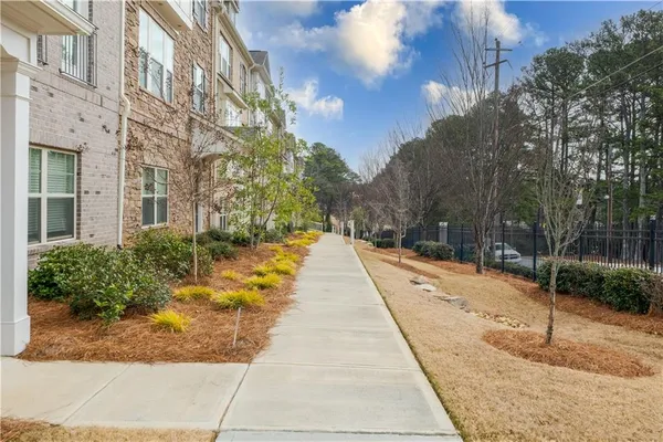 a view of a pathway with a pathway