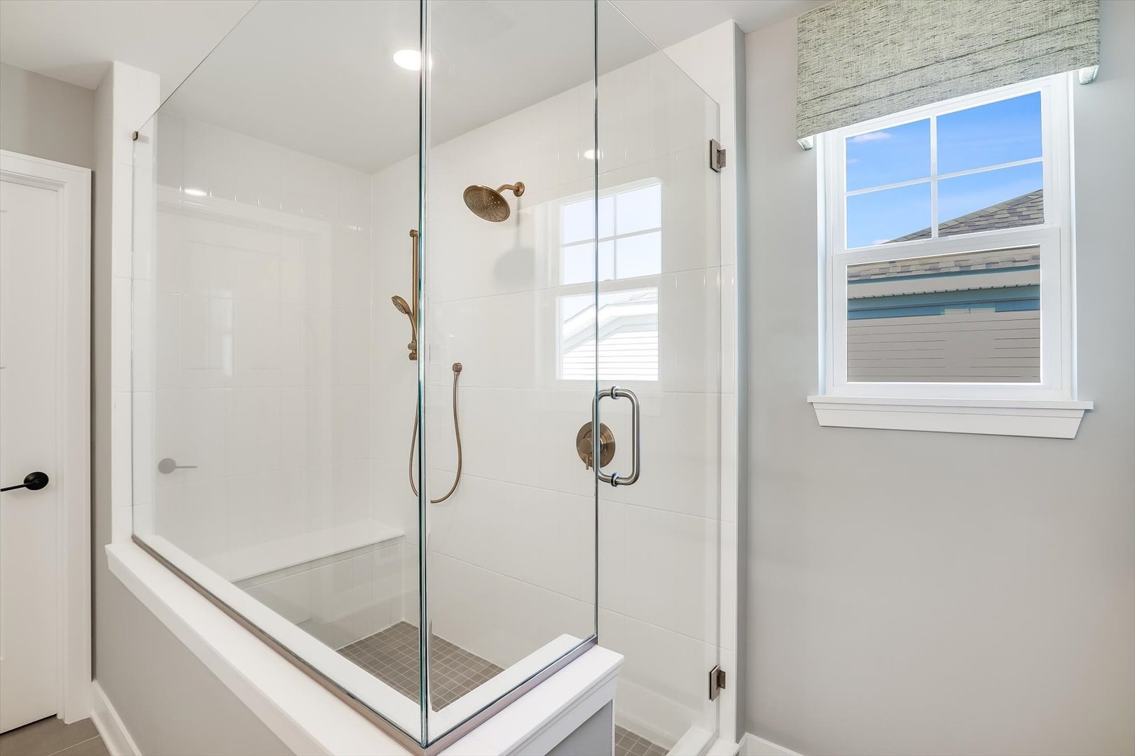 171 Piper Glen Avenue Oswego, IL 60543 - Photo 26 of 31 a bathroom with a bath tub and shower