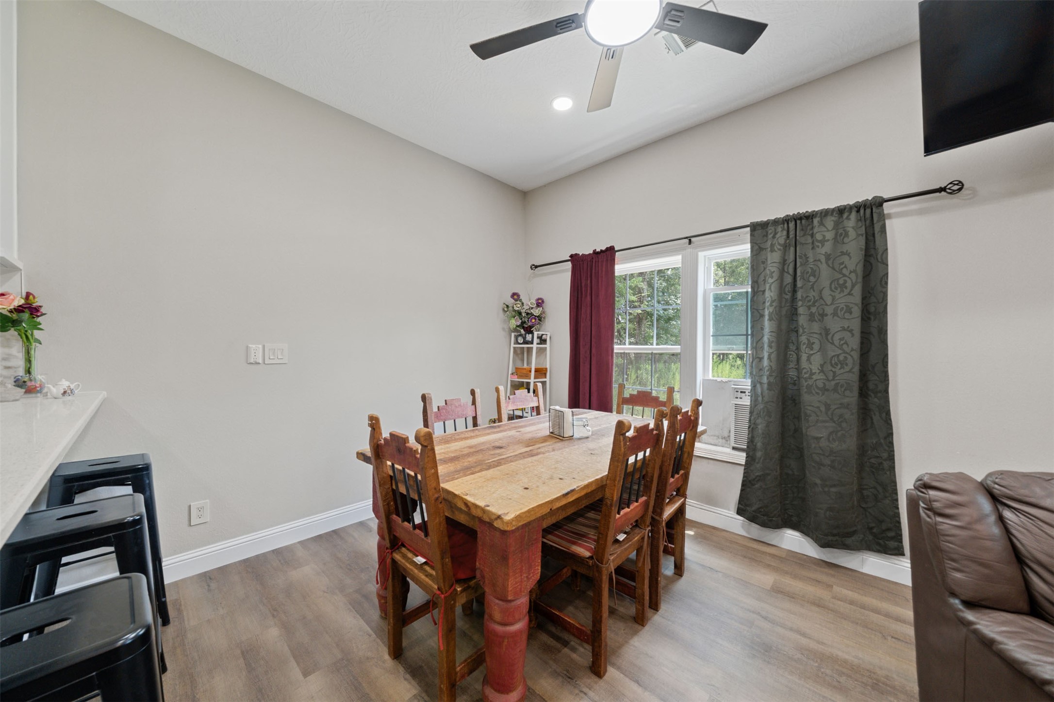 384 County Road 352 Cleveland, TX 77327 - Photo 9 of 47