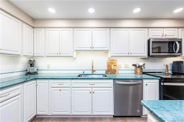 $294,900 | 3 Alta Vita Drive, Unit 205, Greensburg, PA 15601