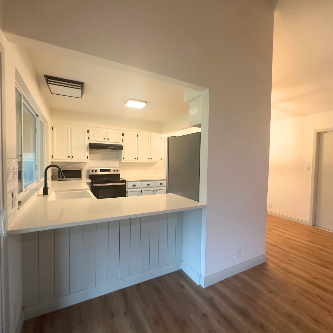 504 Splitrock Round Rock, TX 78681 - Photo 6 of 11 Gleaming quartz countertops and classic cabinetry anchor this bright, efficient kitchen layout.
