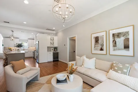 $835,000 | 2210 Chantilly Lane, Houston, TX 77018