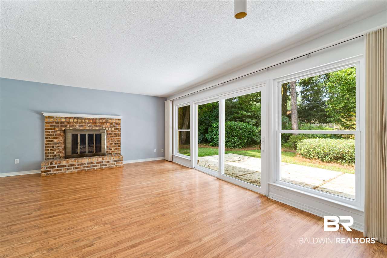 509 Lillian Circle Fairhope, AL 36532 - Photo 5 of 19 Living Room
