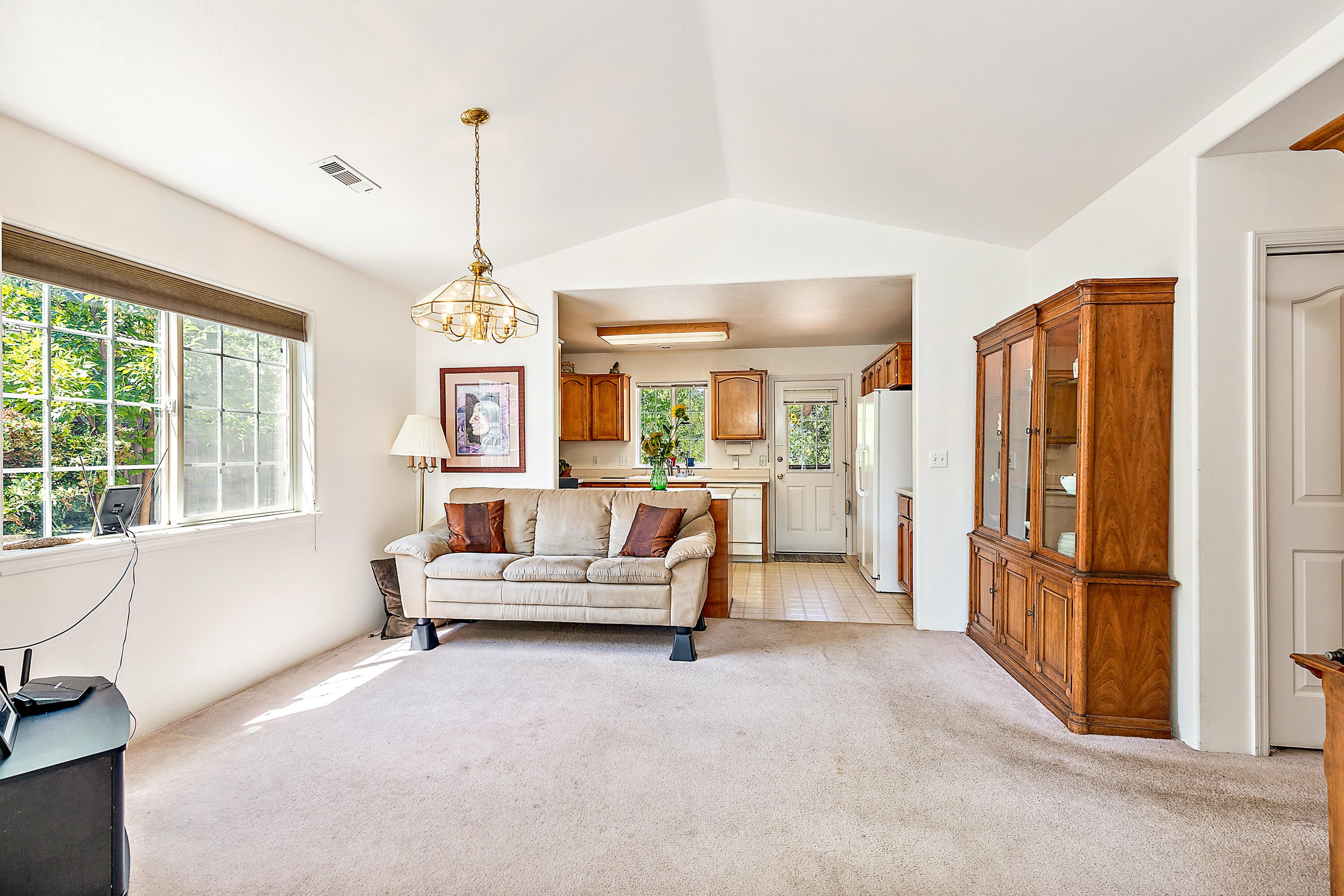 295 Randy Street Ashland, OR 97520 - Photo 7 of 26 RS(12)