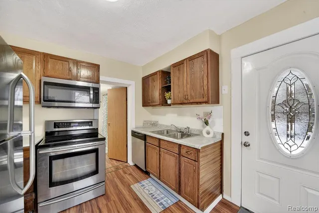 $104,999 | 1128 Hickory Street, Lansing, MI 48912