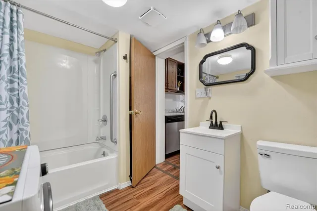 $104,999 | 1128 Hickory Street, Lansing, MI 48912