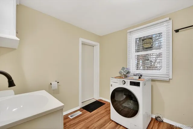 $104,999 | 1128 Hickory Street, Lansing, MI 48912