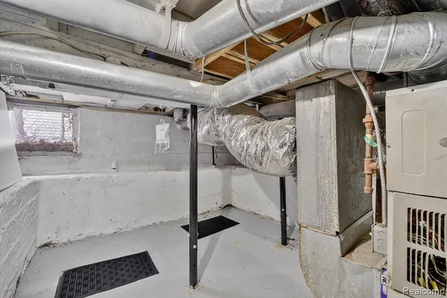 $104,999 | 1128 Hickory Street, Lansing, MI 48912