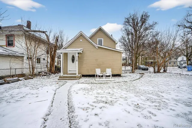 $104,999 | 1128 Hickory Street, Lansing, MI 48912