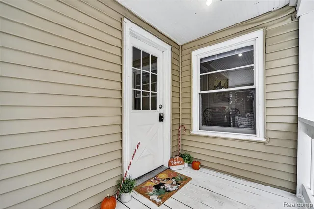 $104,999 | 1128 Hickory Street, Lansing, MI 48912