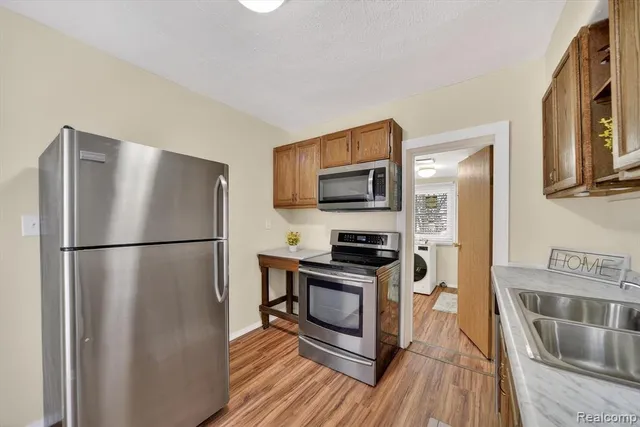 $104,999 | 1128 Hickory Street, Lansing, MI 48912