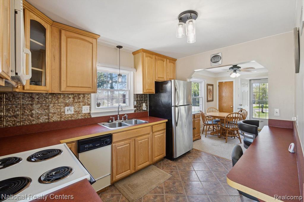 124 Wabash Road Rochester Hills, MI 48307 - Photo 11 of 33
