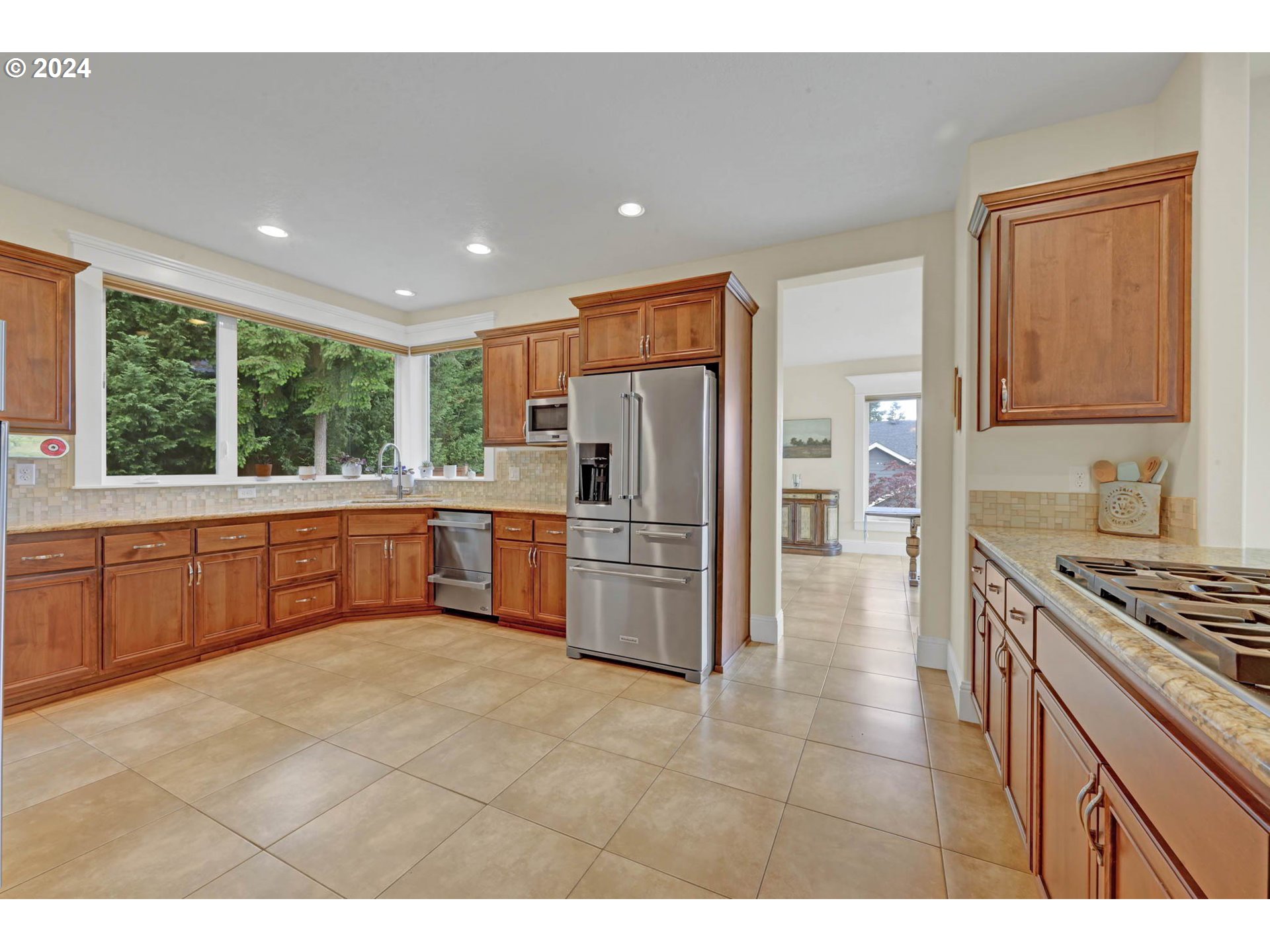 3587 Summit Sky Boulevard Eugene, OR 97405 - Photo 17 of 45 a kitchen with stainless steel appliances granite countertop a stove a sink dishwasher a refrigerator and a oven with wooden floor