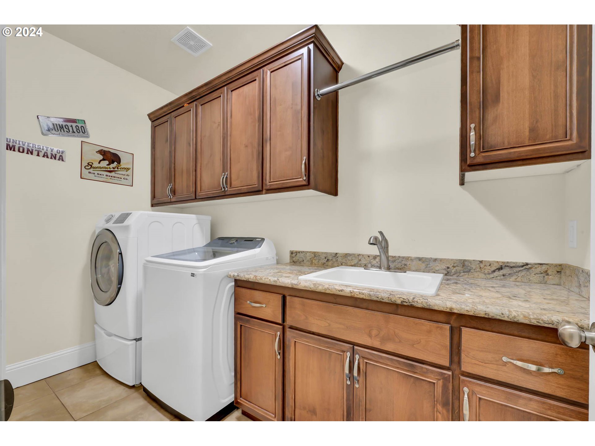 3587 Summit Sky Boulevard Eugene, OR 97405 - Photo 23 of 45 a utility room with sink dryer and washer