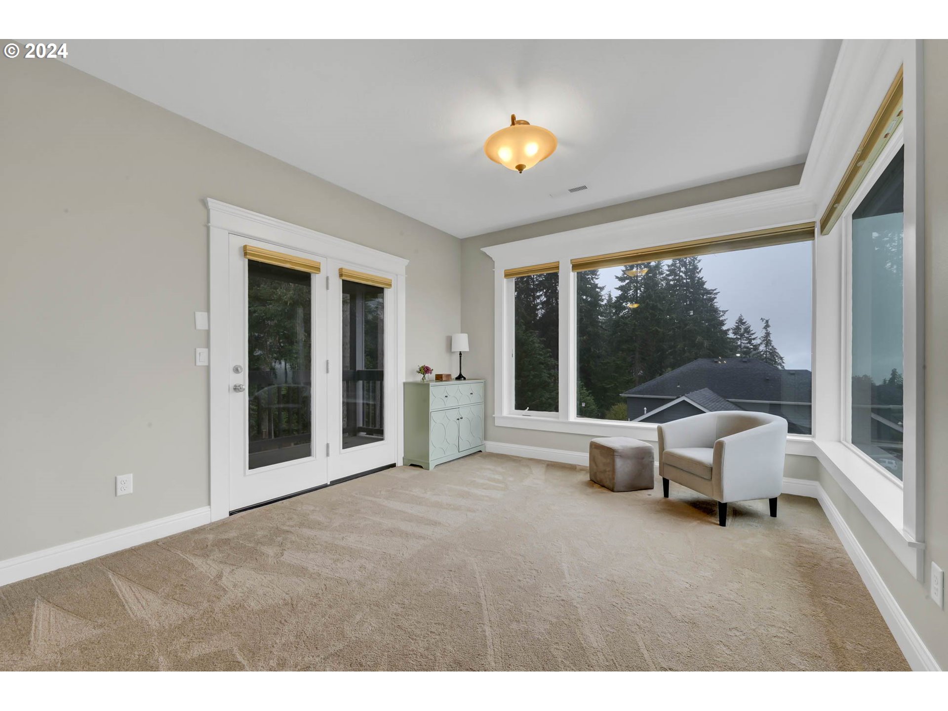 3587 Summit Sky Boulevard Eugene, OR 97405 - Photo 29 of 45 a view of a living room and window