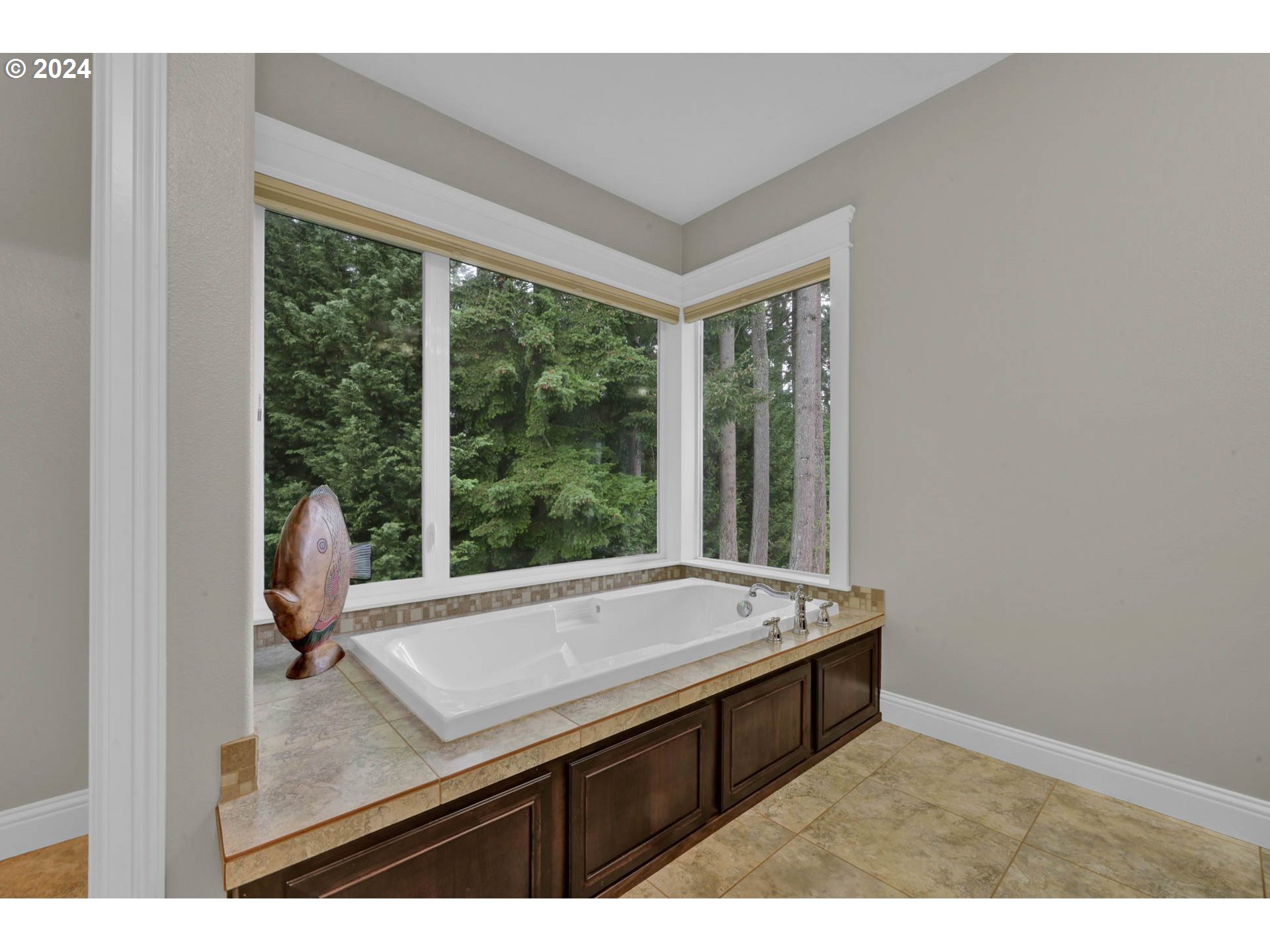 3587 Summit Sky Boulevard Eugene, OR 97405 - Photo 35 of 45 a living room with a large window