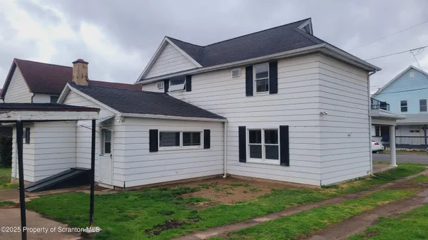 $1,600 | 114 Dickson Street, Duryea, PA 18642