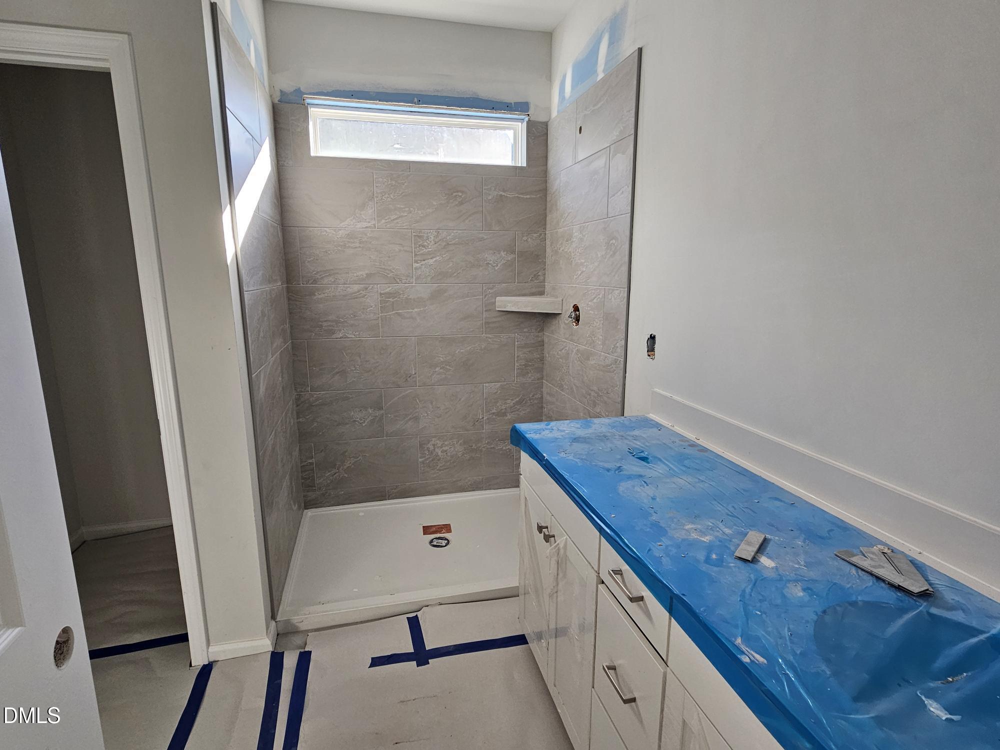 412 White Oak Gdn Way, Unit 315 Garner, NC 27529 - Photo 7 of 18 Primary Bathroom