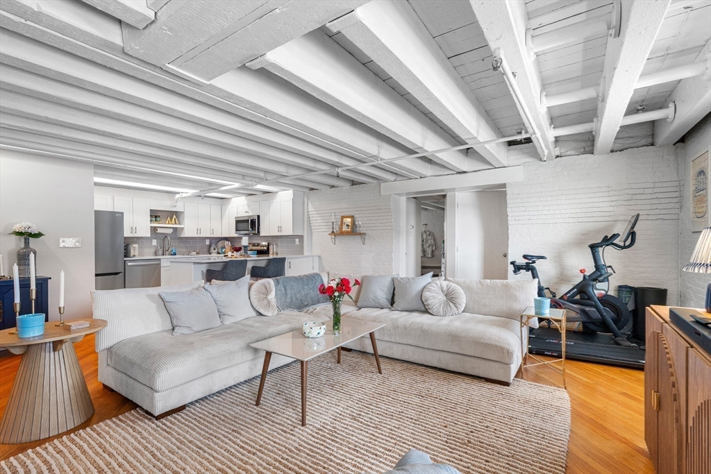 33 Commercial Wharf, Unit 32 Boston, MA 02110 - Photo 5 of 26