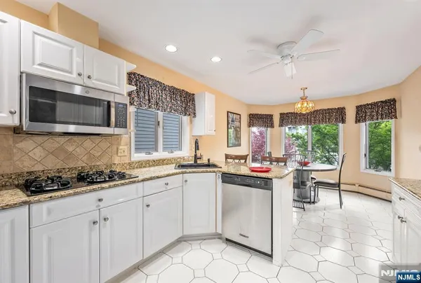 $875,000 | 702 Holly Court, Unit T125, Norwood, NJ 07648