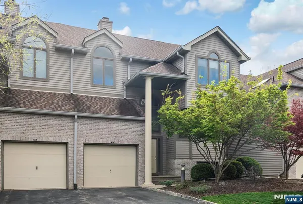 $875,000 | 702 Holly Court, Unit T125, Norwood, NJ 07648