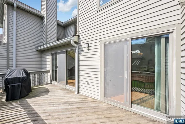 $875,000 | 702 Holly Court, Unit T125, Norwood, NJ 07648