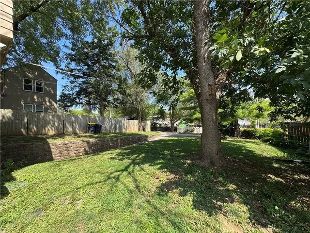 $285,000 | 738 East Meyer Boulevard, Kansas City, MO 64131