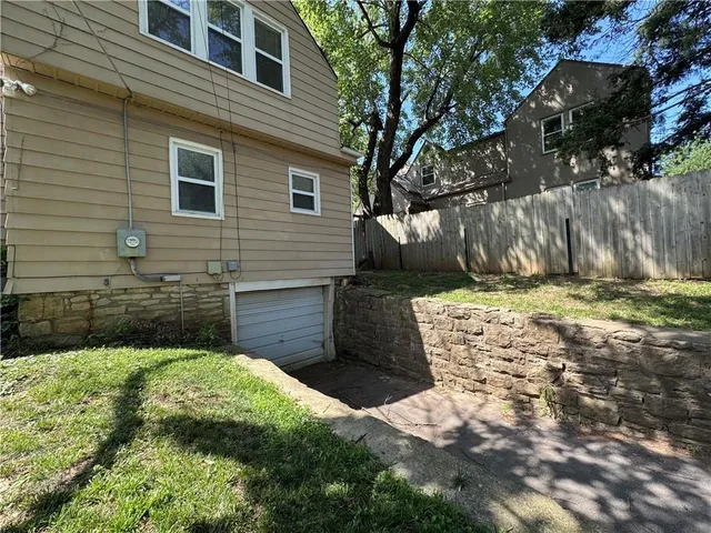 $285,000 | 738 East Meyer Boulevard, Kansas City, MO 64131