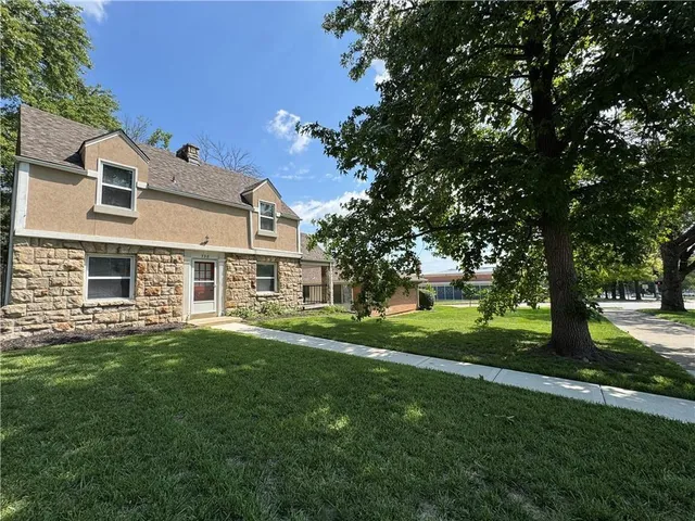 $285,000 | 738 East Meyer Boulevard, Kansas City, MO 64131