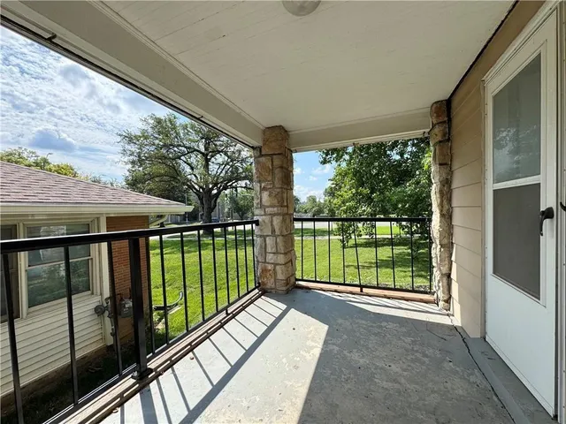 $285,000 | 738 East Meyer Boulevard, Kansas City, MO 64131