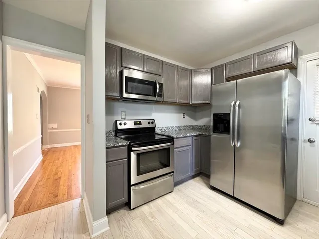 $285,000 | 738 East Meyer Boulevard, Kansas City, MO 64131