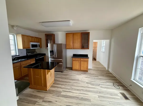 $2,700 | 309 Griswold Street, Elgin, IL 60123