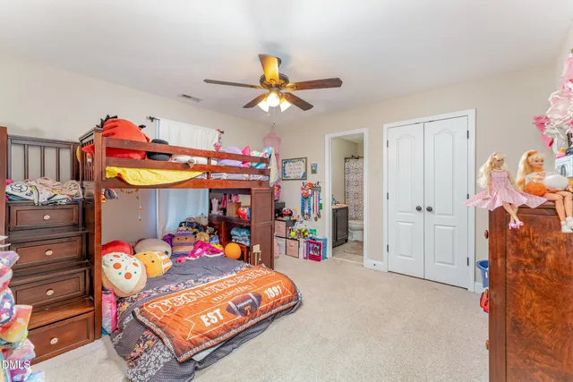 a close view of utility room with washer and dryer